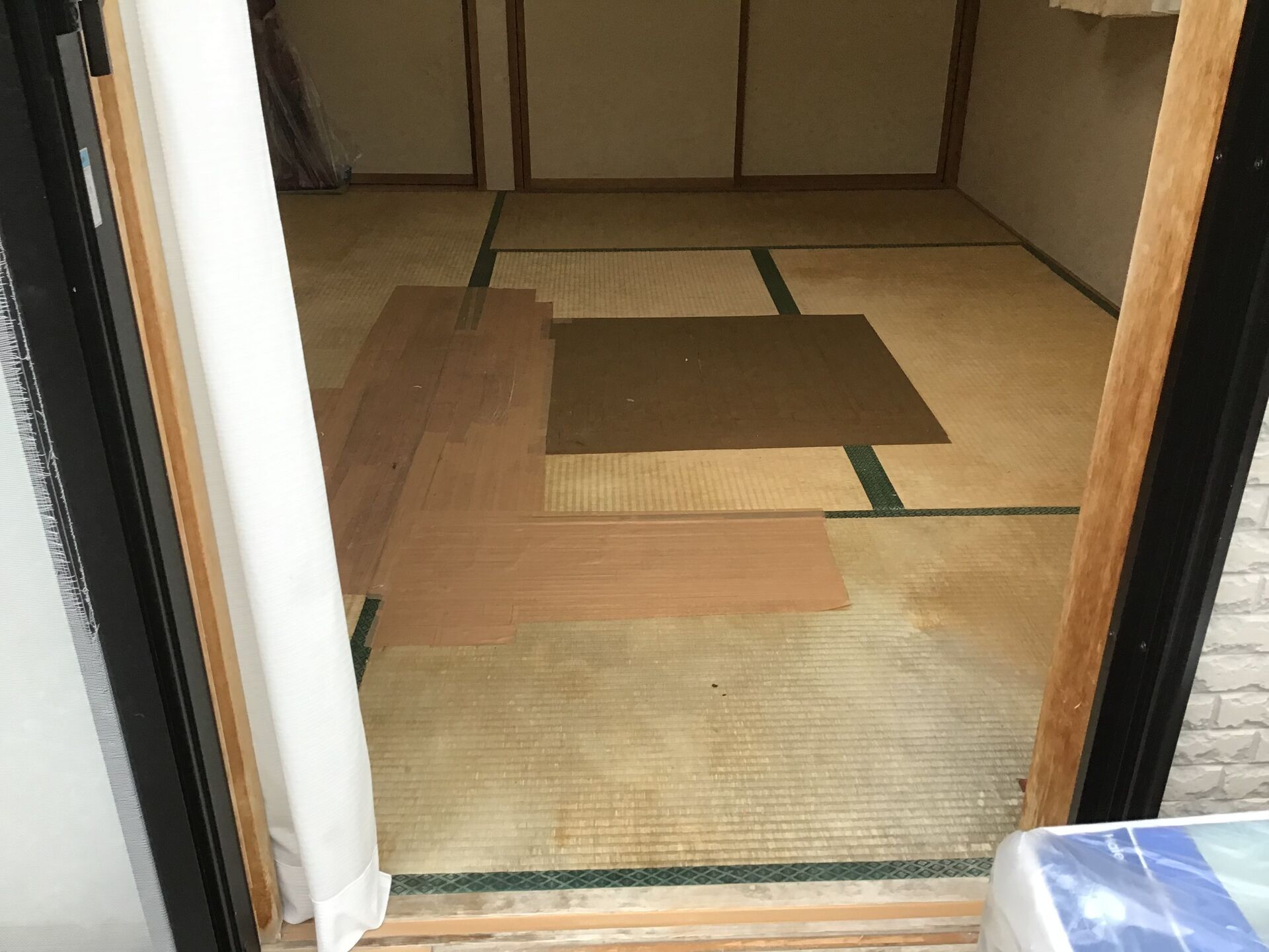 ①